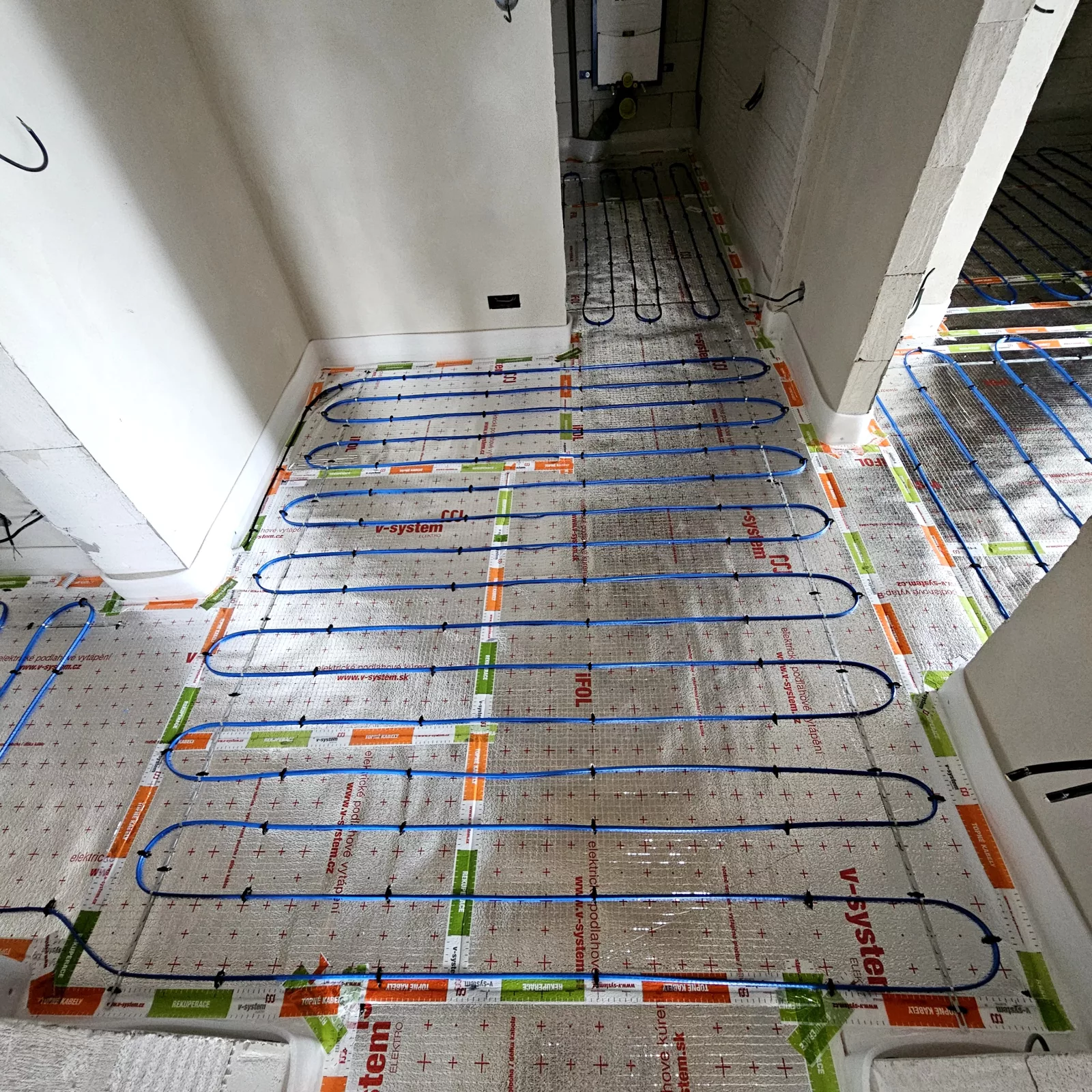 Elektrické podlahové topení - Novostavba RD Konice - odporové kabely zalité do anhydridu — foto 10