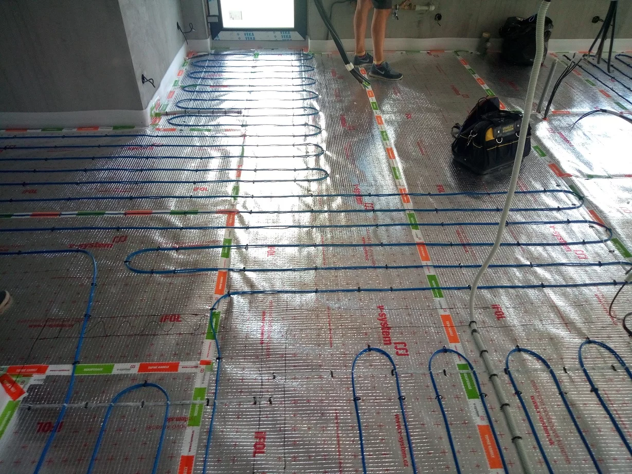 RD Olomouc - podlahové topení, instalace příček až po pokládce — foto 5